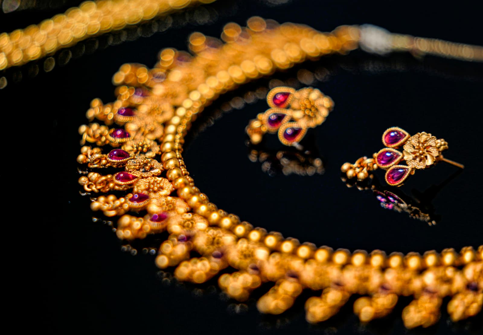 Yellow gold jewellery detail